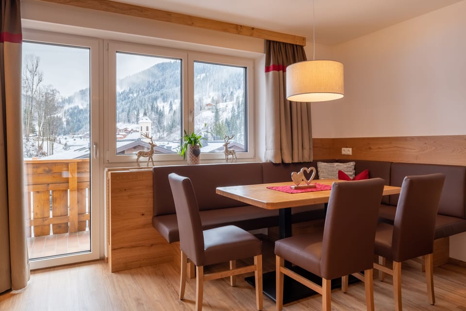 Superior Apartment, 2 Bedrooms, Mountain View, Mountainside (cleaning fee 135 EUR) | In-room dining