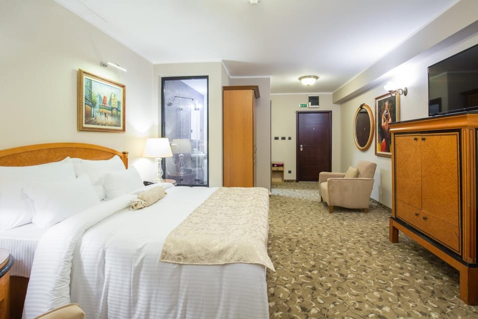Premium bedding, in-room safe, desk, soundproofing