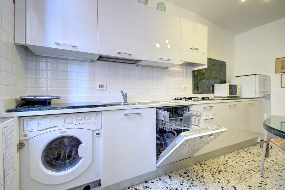 Apartment, Multiple Beds | Private kitchen | Fridge, microwave, stovetop, dishwasher