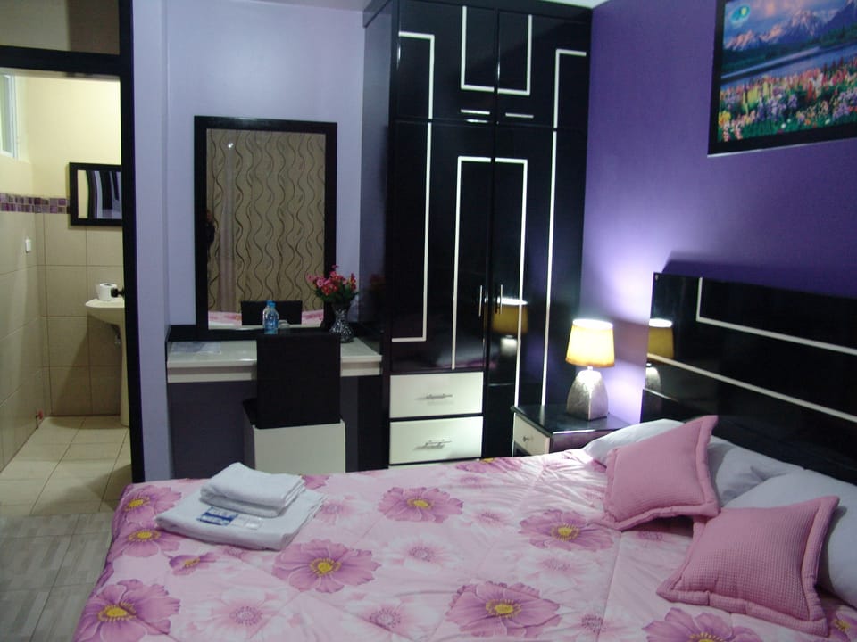 Deluxe Double Room, 1 Bedroom, Non Smoking, Pool Access | Desk, WiFi (free)