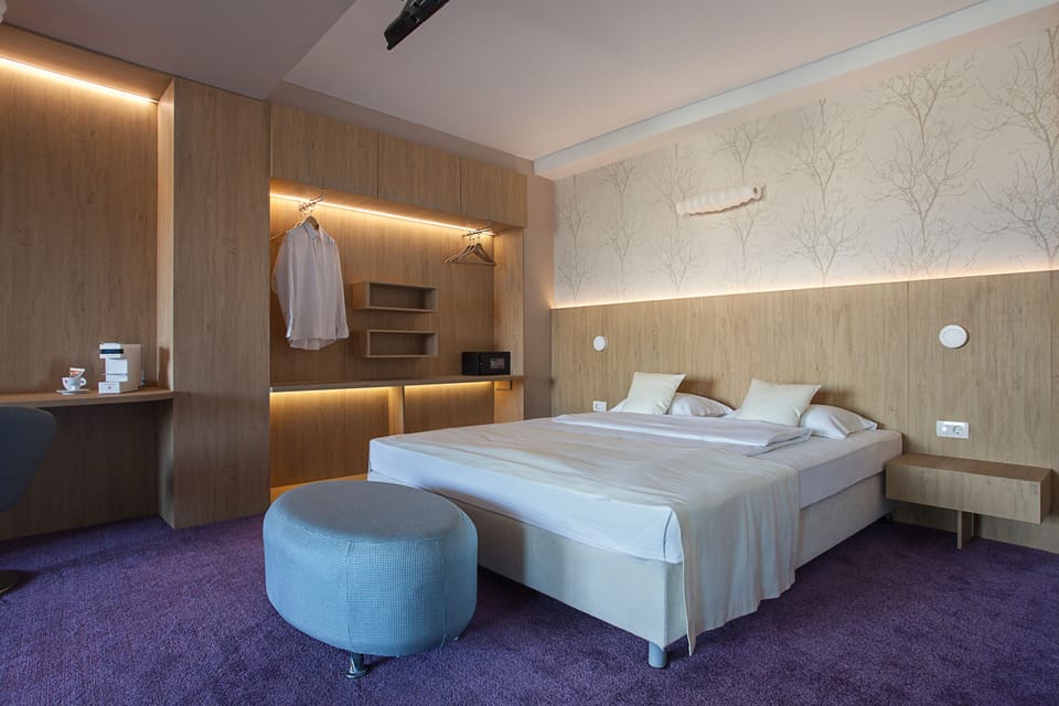 Junior Suite | Premium bedding, minibar, in-room safe, desk