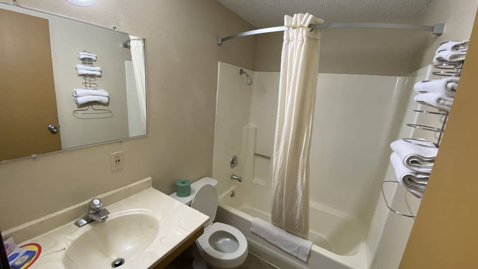 Double Room, 2 Double Beds | Bathroom | Hydromassage showerhead, free toiletries, towels