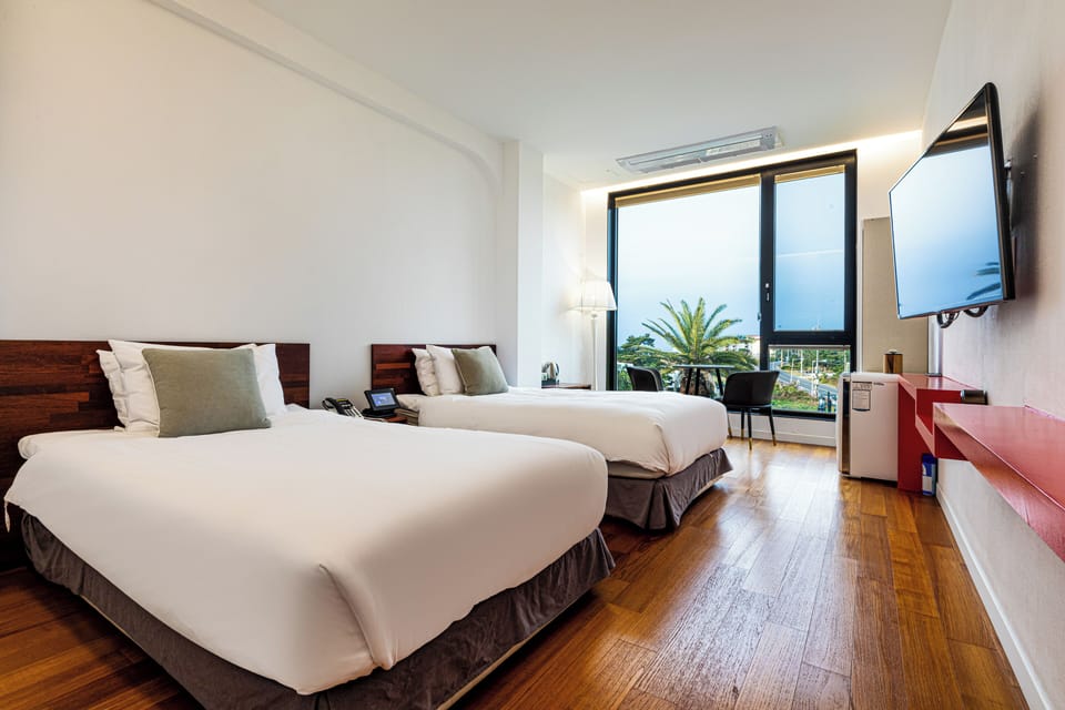 Deluxe Twin Room (Hotel) | Frette Italian sheets, premium bedding, down comforters