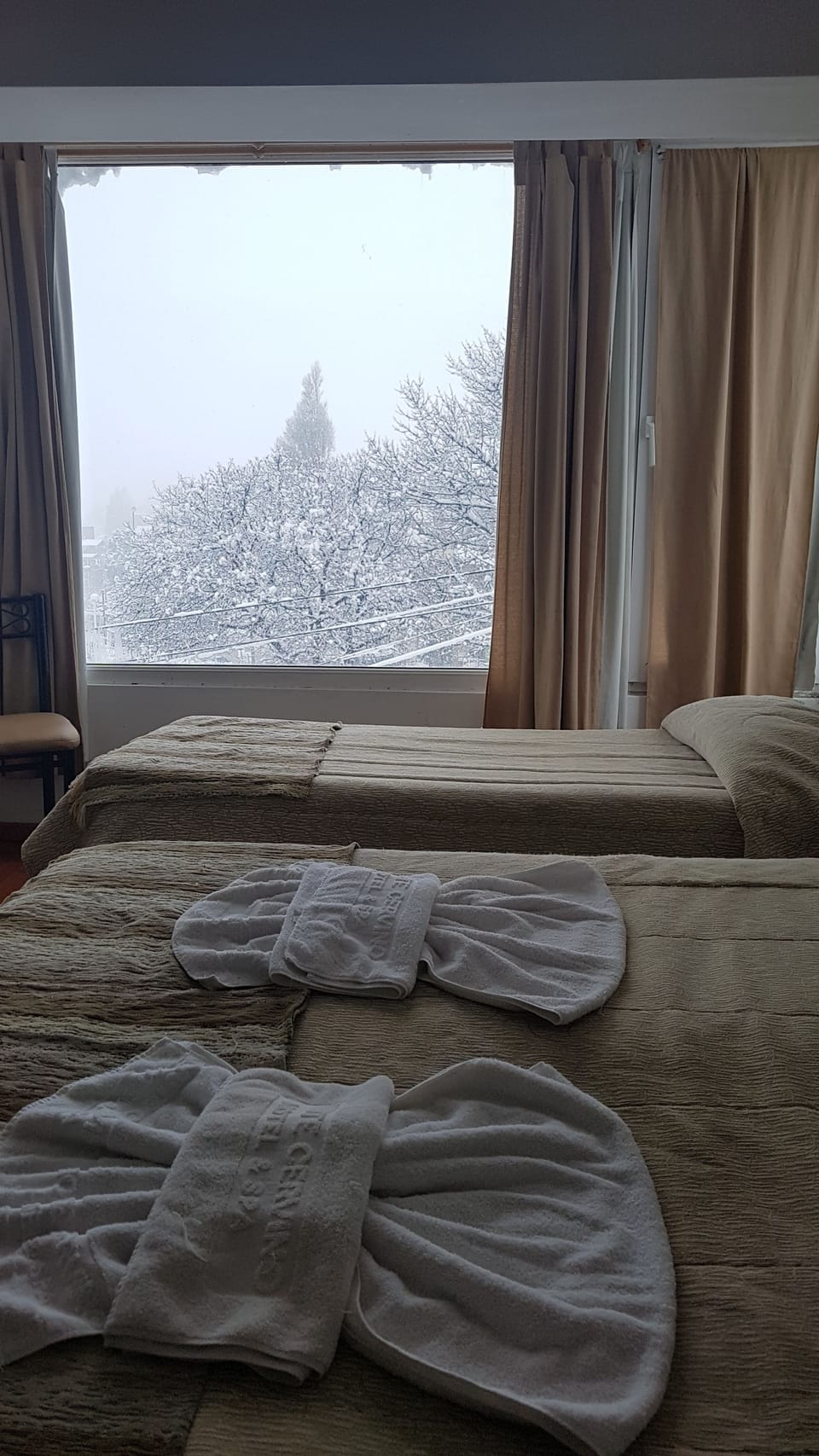 In-room safe, bed sheets