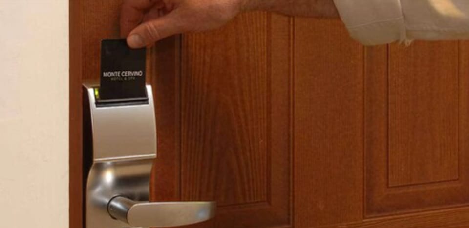 In-room safe, bed sheets