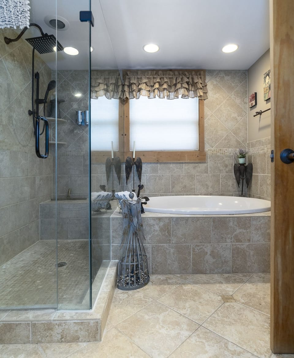 Deluxe Room, Ensuite, Mountain View (Lavista Suite) | Bathroom