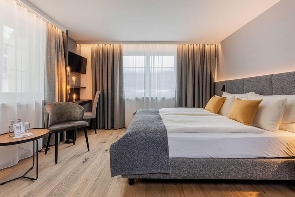 Bijoux Room | Minibar, in-room safe, blackout drapes, cribs (free)