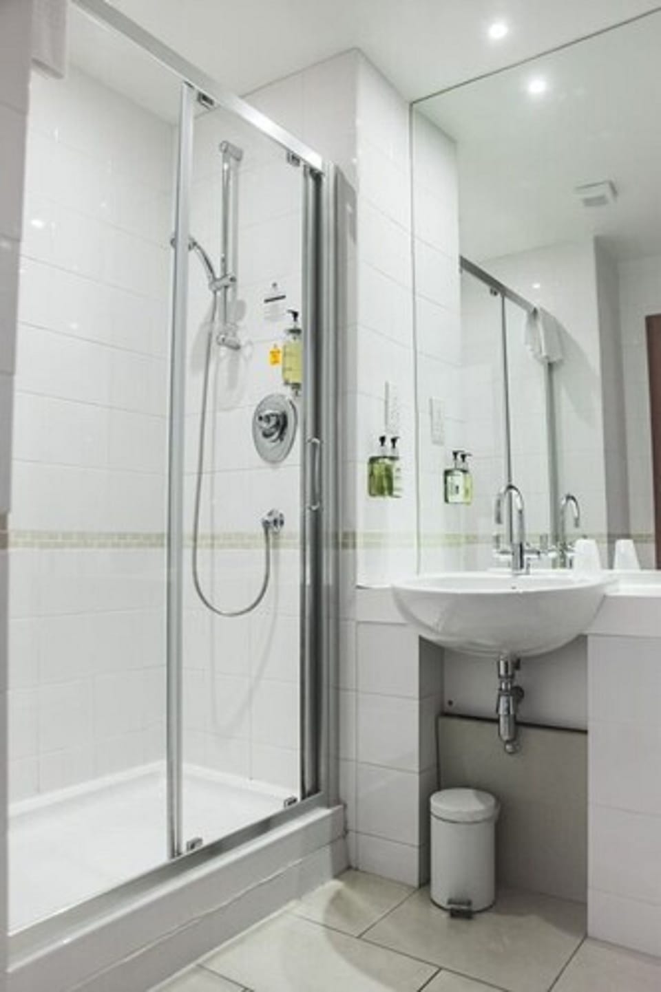 Double King | Bathroom | Combined shower/tub, hair dryer, towels