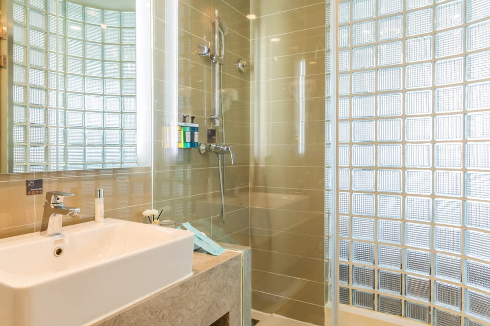 In-room safe, desk, blackout drapes, soundproofing