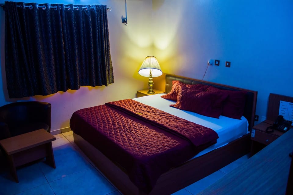 In-room safe, desk, free WiFi