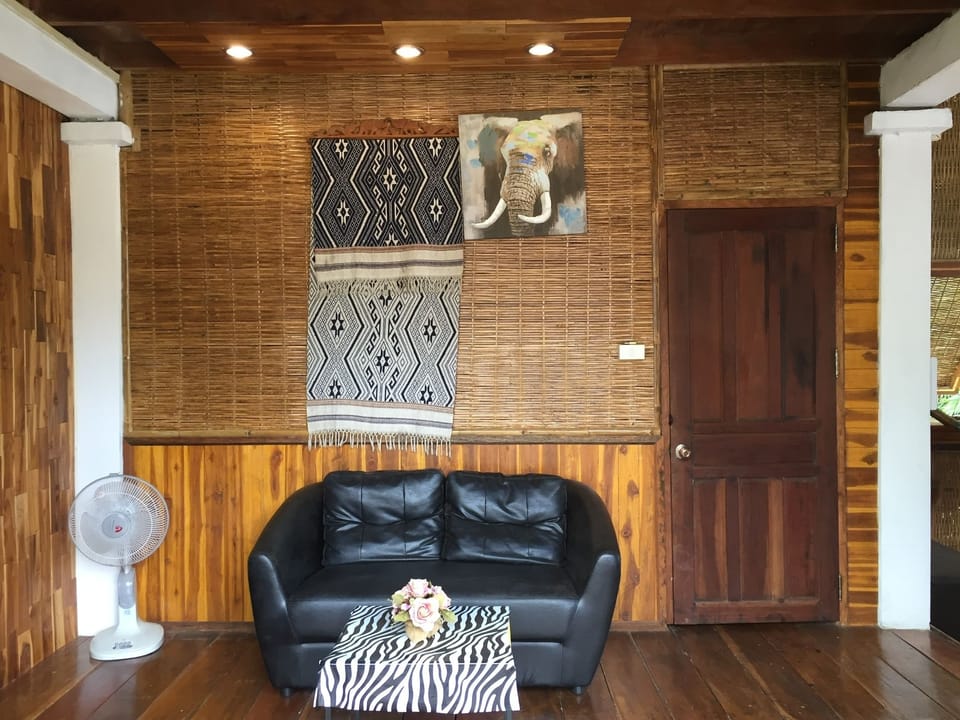 Family Villa, 2 Bedrooms, Hill View, Mountainside | Living area