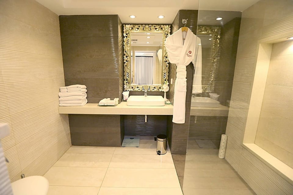 Presidential Suite, 1 Double Bed | Minibar, in-room safe, desk, blackout drapes