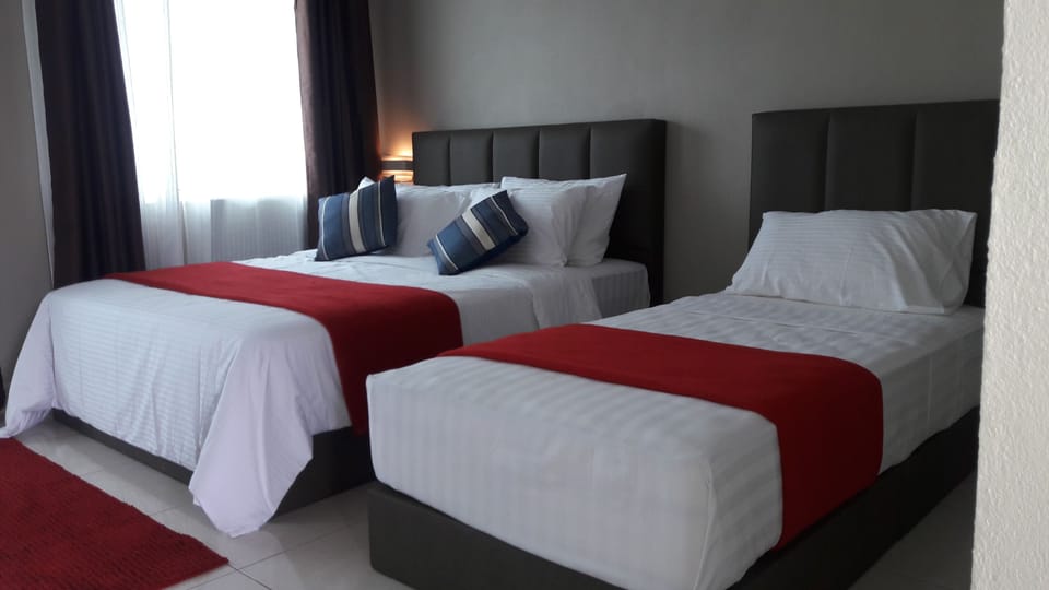 Superior Triple Room | Minibar, desk, free WiFi, bed sheets