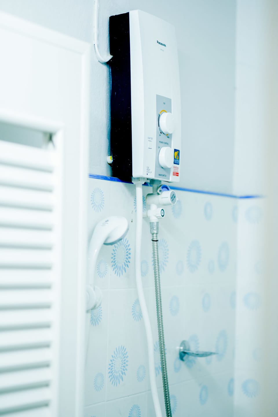 Twin Room  | Bathroom | Shower, free toiletries, towels