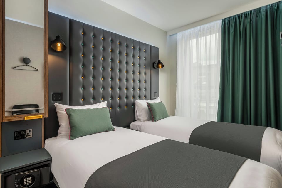 Cosy Twin with Window | In-room safe, desk, laptop workspace, blackout drapes