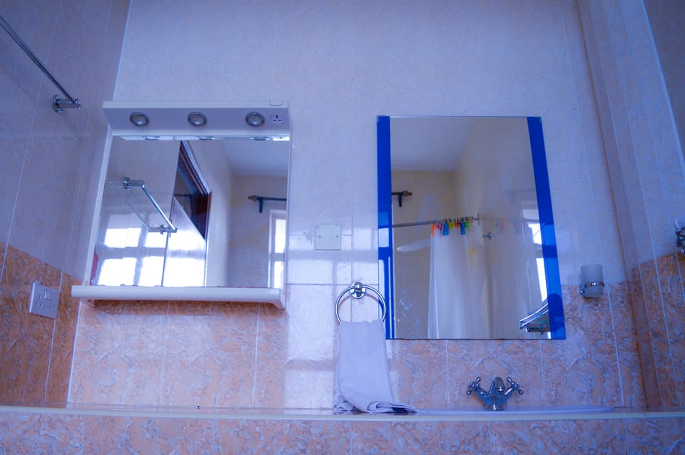 Deluxe Double Room | Bathroom sink