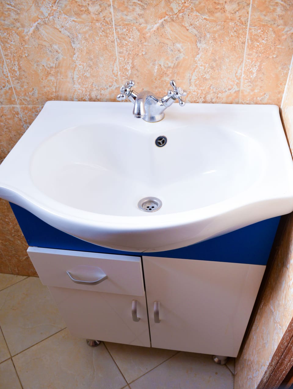 Deluxe Double Room | Bathroom sink