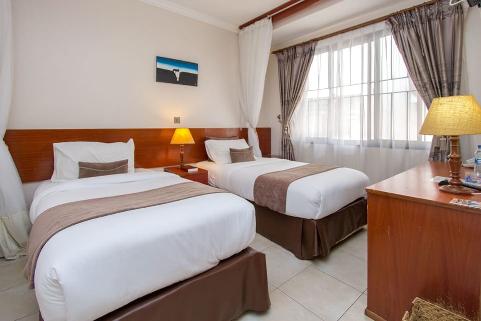 Standard Twin Room | Minibar, in-room safe, desk, free WiFi