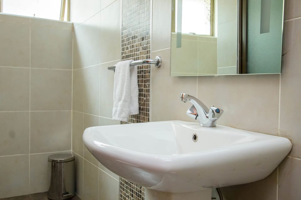 Deluxe Double Room | Bathroom sink