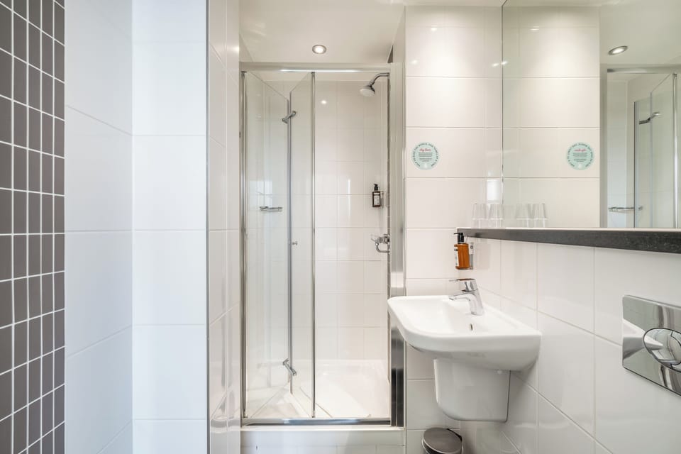 Shower, free toiletries, hair dryer, towels