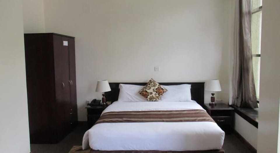 WiFi (free), bed sheets