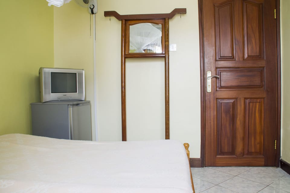 Desk, free WiFi, bed sheets