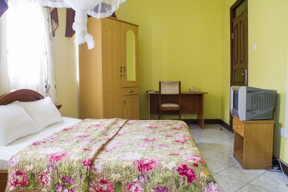 Executive Double Room | Desk, free WiFi, bed sheets