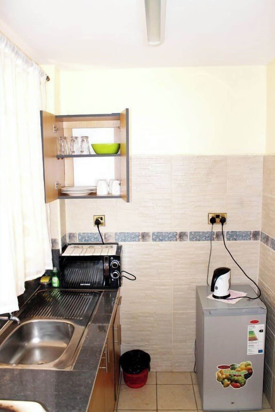 Suite | Private kitchenette | Fridge, electric kettle