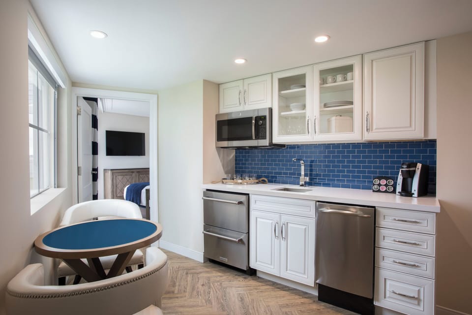 Suite, 1 Bedroom, Pool View | Premium bedding, in-room safe, desk, blackout drapes