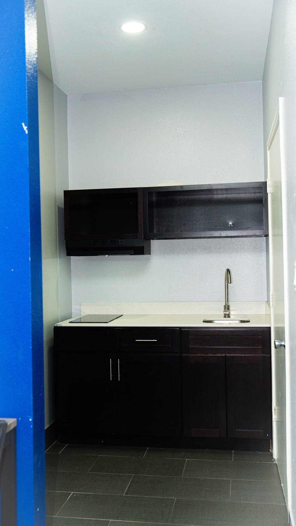 Standard Room, 1 King Bed, Kitchenette, Weekly | Premium bedding, desk, iron/ironing board (on request), WiFi (free)