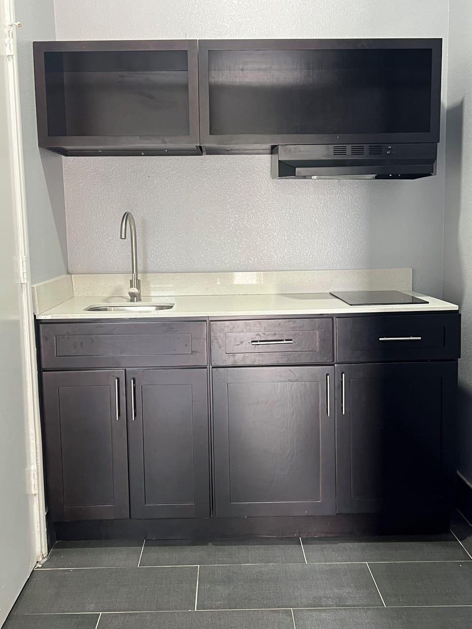 Standard Room, 1 King Bed, Kitchenette, Weekly | Private kitchen | Fridge, microwave, stovetop