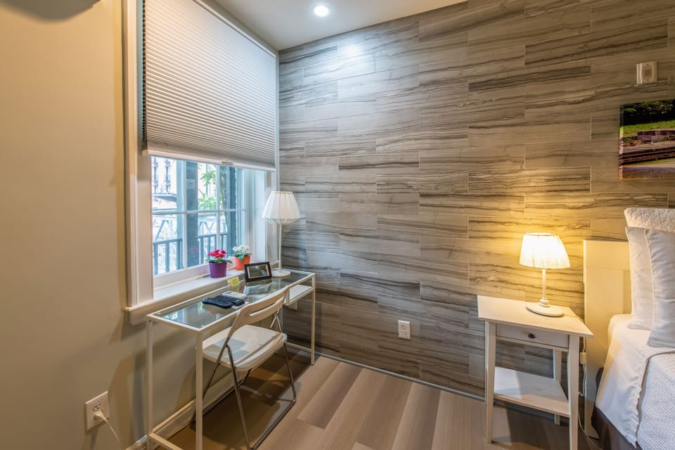 Basic Room, 1 Queen Bed, Canal View (Lock # 6) | Premium bedding, WiFi (free), individually decorated