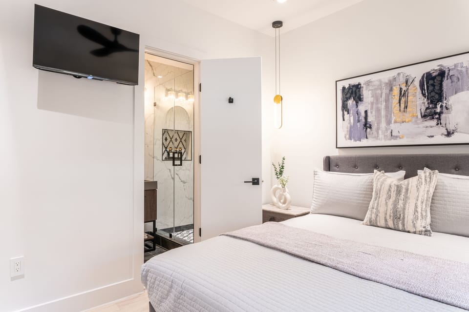 Luxury Townhome, 2 Bedrooms, Canal View | Premium bedding, individually decorated, individually furnished