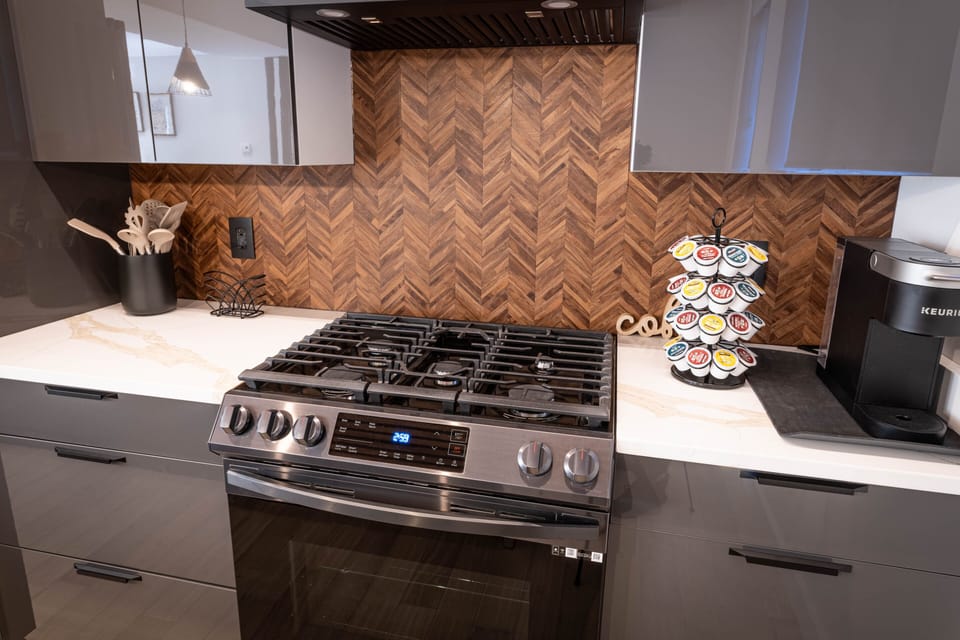 Luxury Townhome, 2 Bedrooms, Canal View | Private kitchen | Full-size fridge, microwave, oven, stovetop