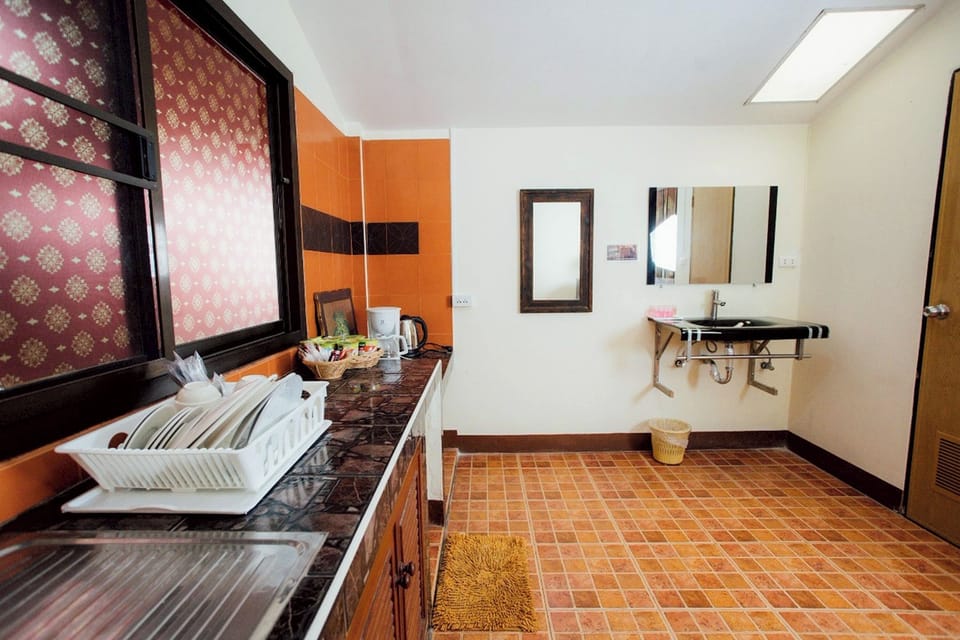 2 Bedroom House | Desk, laptop workspace, blackout drapes, soundproofing