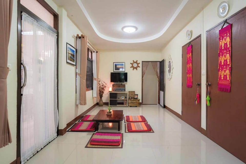 2 Bedroom House | Desk, laptop workspace, blackout drapes, soundproofing