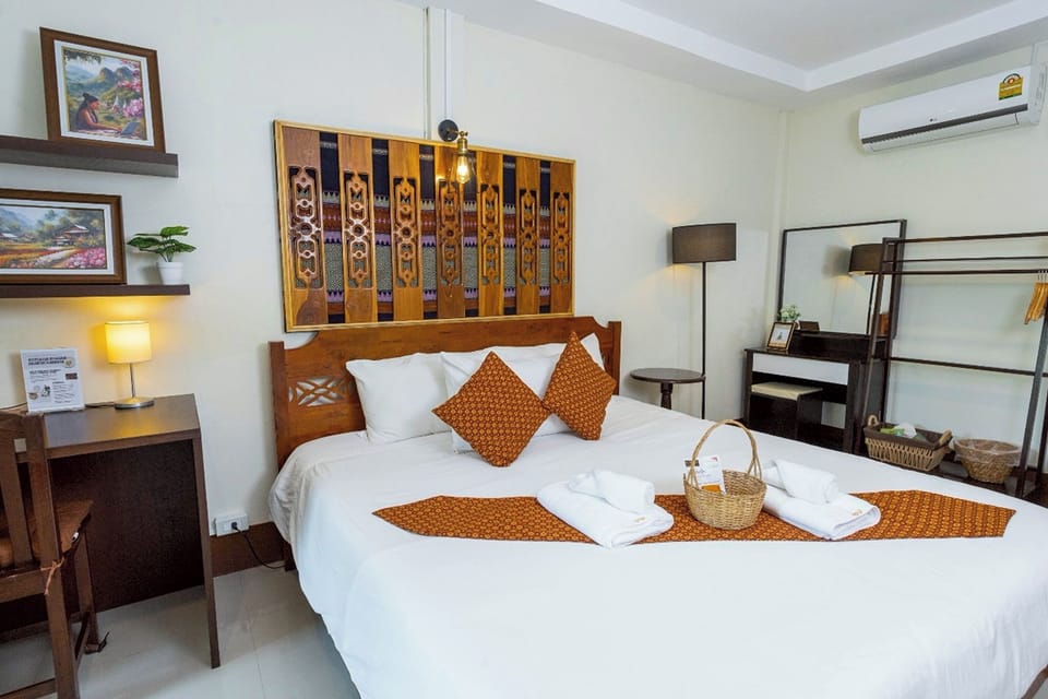 Standard Double Room | Desk, laptop workspace, blackout drapes, soundproofing