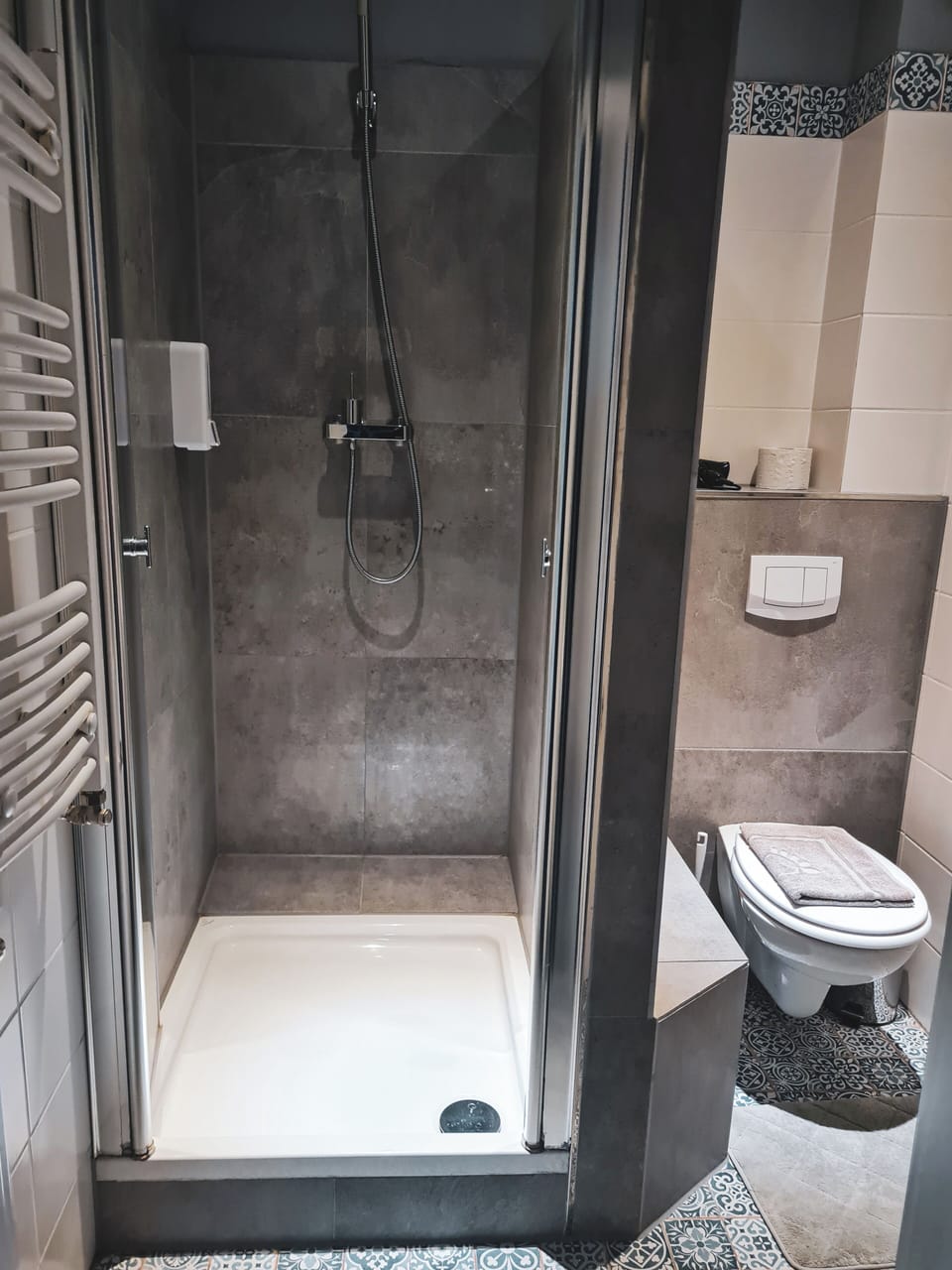 Shower, free toiletries, hair dryer, towels