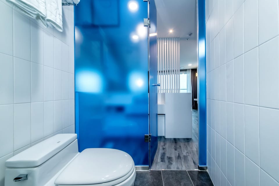 Executive Double Room, Ocean View | Bathroom | Shower, hair dryer, slippers, bidet