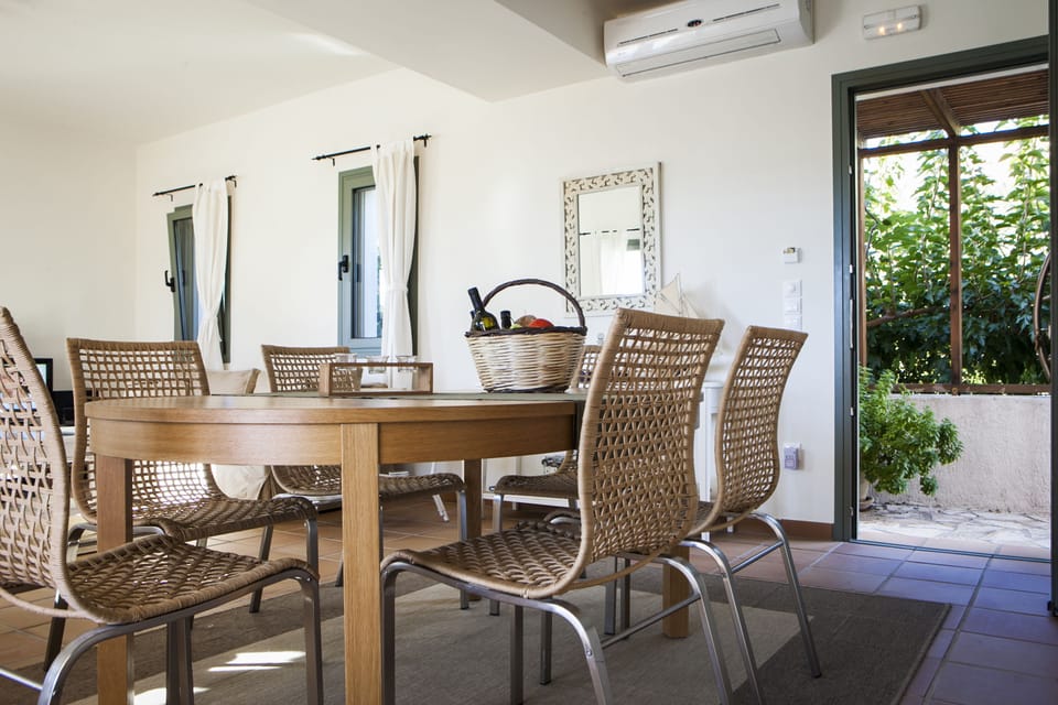 Villa, 3 Bedrooms | In-room dining