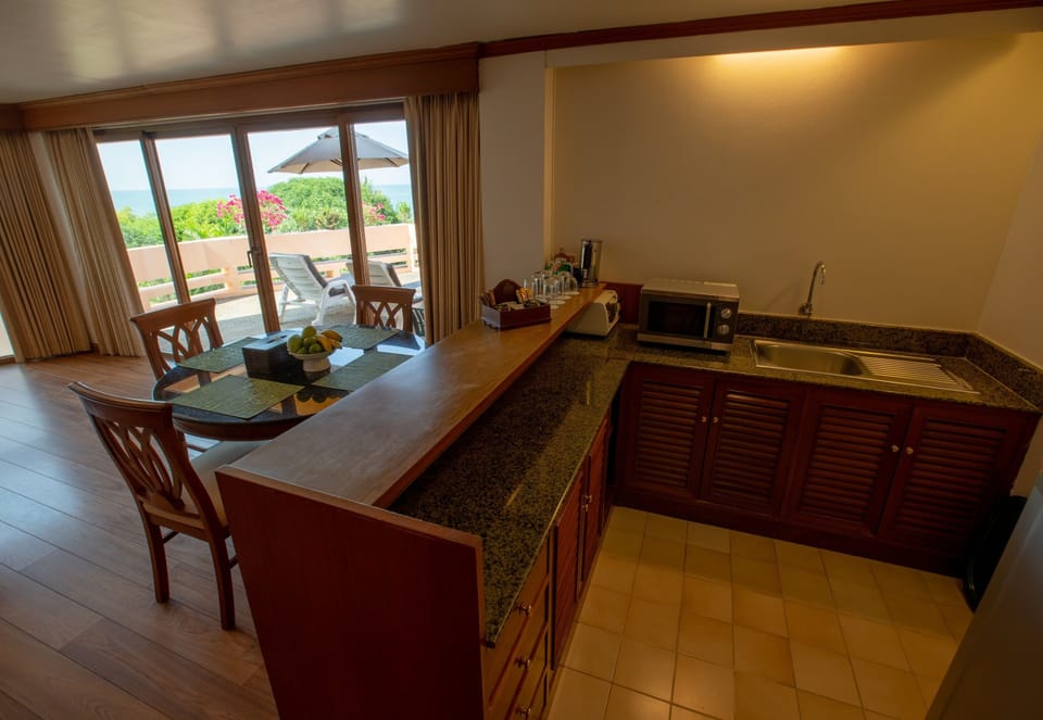 Suite, Sea View | Private kitchenette | Fridge, coffee/tea maker, electric kettle