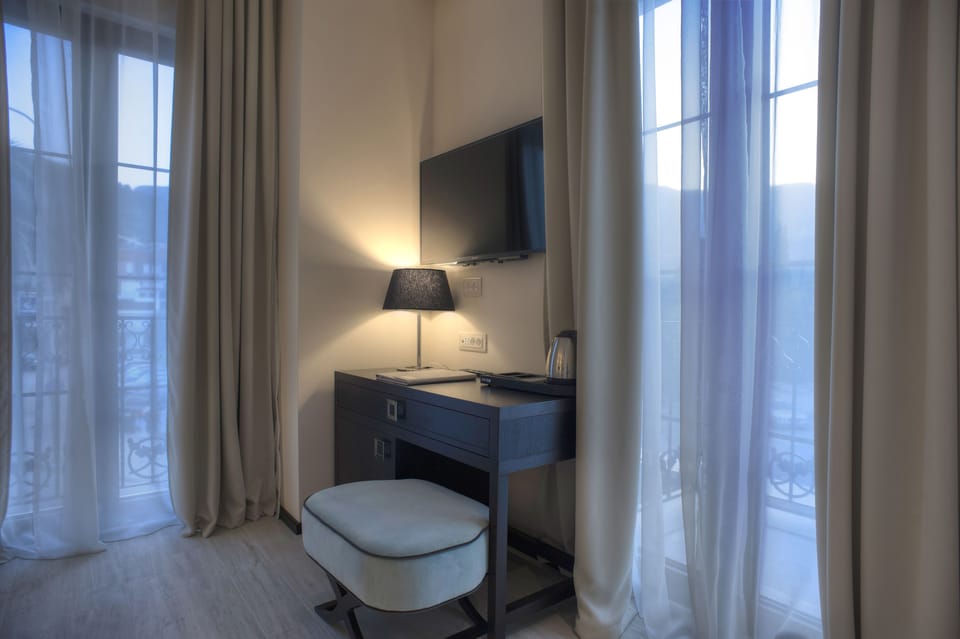 Premium bedding, minibar, in-room safe, desk