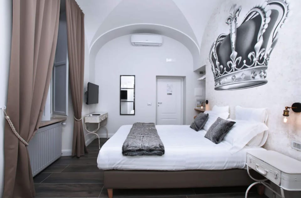 Deluxe Double Room, Annex Building (Via Rasella, 148) | Down comforters, pillowtop beds, in-room safe, individually furnished