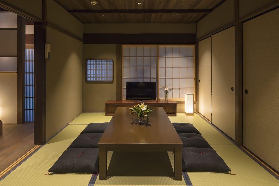 Kiyomizu Gojo Sumitsugu | Living area | Flat-screen TV