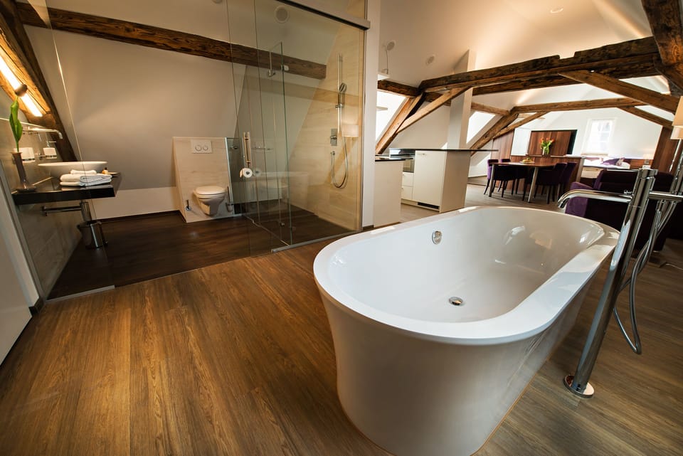 Panoramic Suite | Deep soaking bathtub