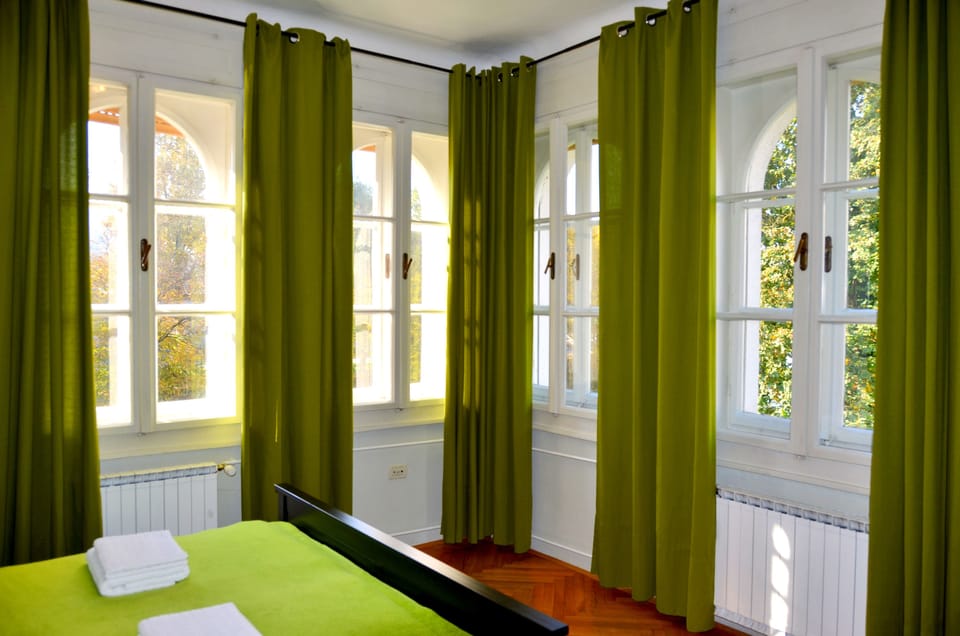 Double Room, 1 Queen Bed, Shared Bathroom, River View | Desk, blackout drapes, free WiFi, bed sheets