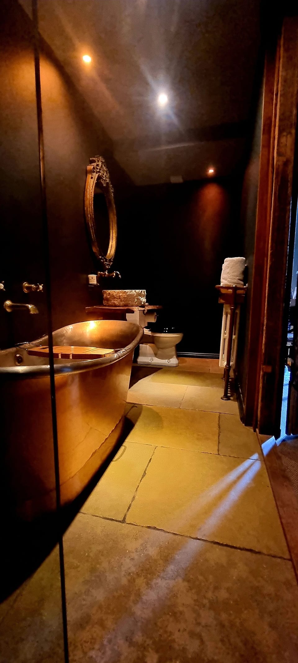 Le Petit Chateau Grand double | Bathroom | Free toiletries, hair dryer, bathrobes, slippers