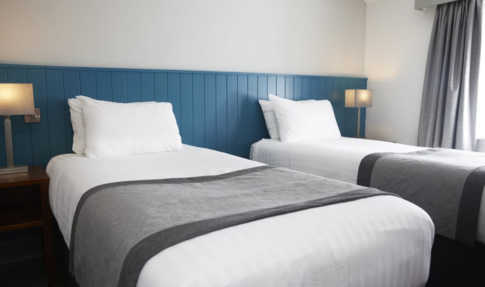 Twin Room | Bathroom | Shower, towels