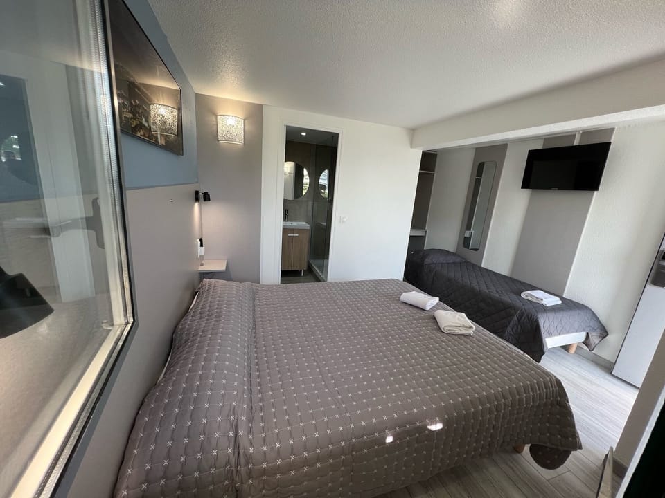 Desk, free WiFi, bed sheets