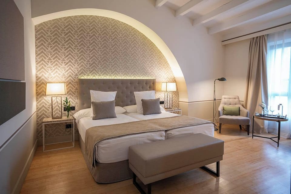Egyptian cotton sheets, premium bedding, down comforters, minibar